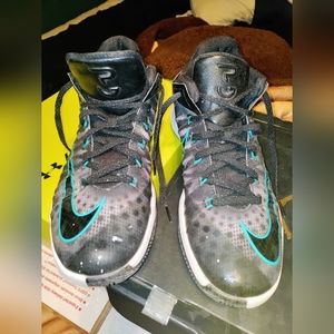 Men's basketball shoes